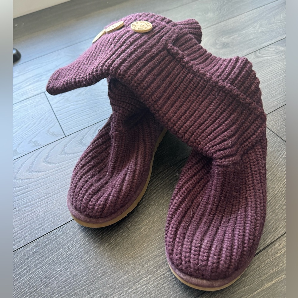 Women’s knitted boots size 7 by UGG